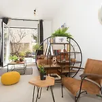 Domus *