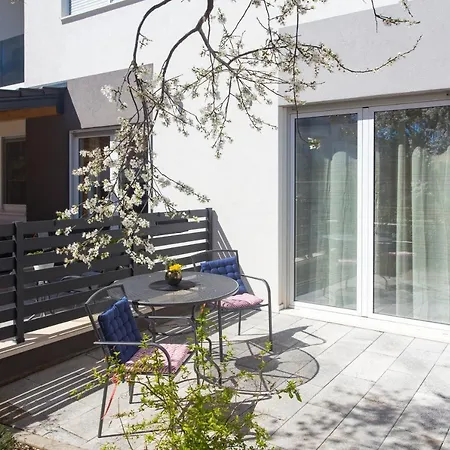 Domus Apartment