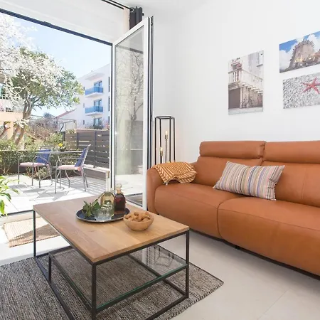 Domus Apartment *